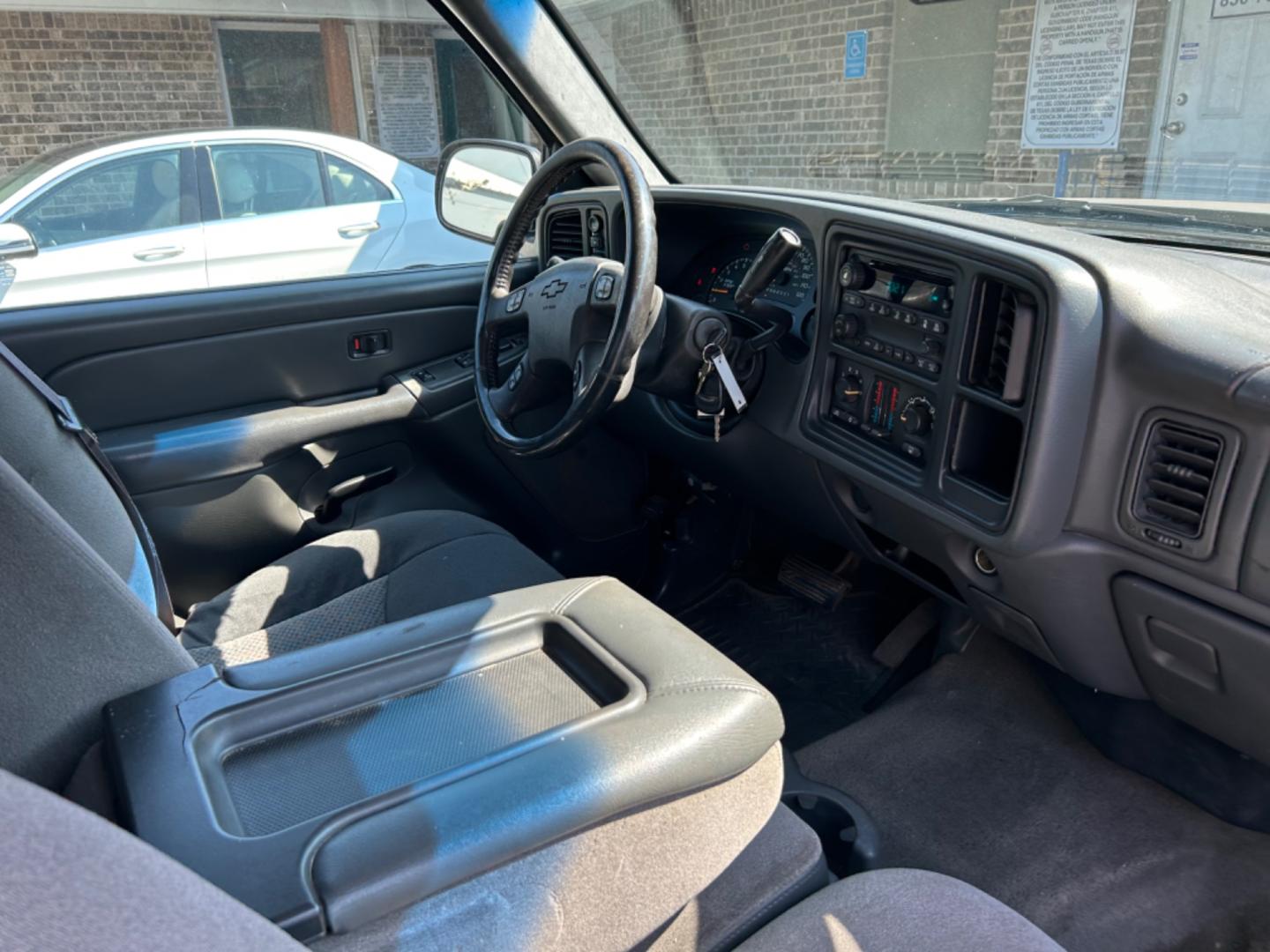 2006 Chevrolet Silverado 1500 LS Ext. Cab 4WD (1GCEK19B86Z) with an 5.3L V8 OHV 16V engine, 4-Speed Automatic Overdrive transmission, located at 1687 Business 35 S, New Braunfels, TX, 78130, (830) 625-7159, 29.655487, -98.051491 - Photo#8